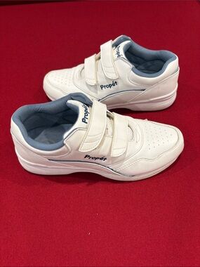 Propet Adult Tour Walker White Leather Sneakers with Light Blue Lining
Size 8.5